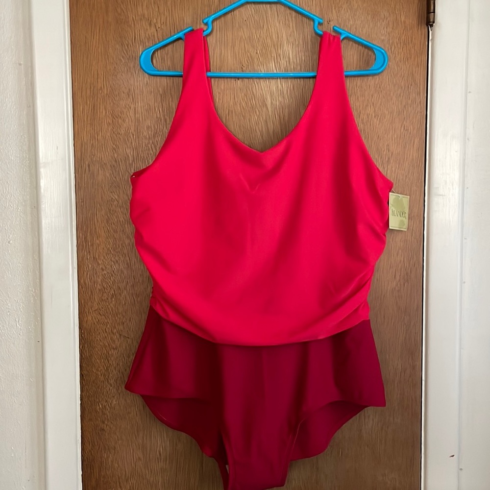 Woman’s Plus Swimsuit Bathing Suit Islander. SZ. 22W NWT Modest Vintage